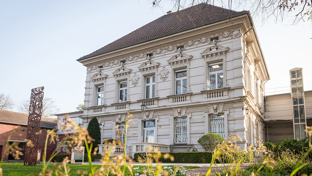 The founder’s mansion is the administrative building of Carl Eichhorn Wellpappenwerke in Jülich-Kirchberg.